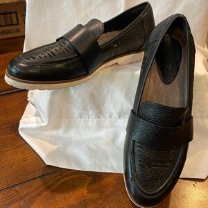 EARTH Masio Leather Black Slip on Loafer size 8.5